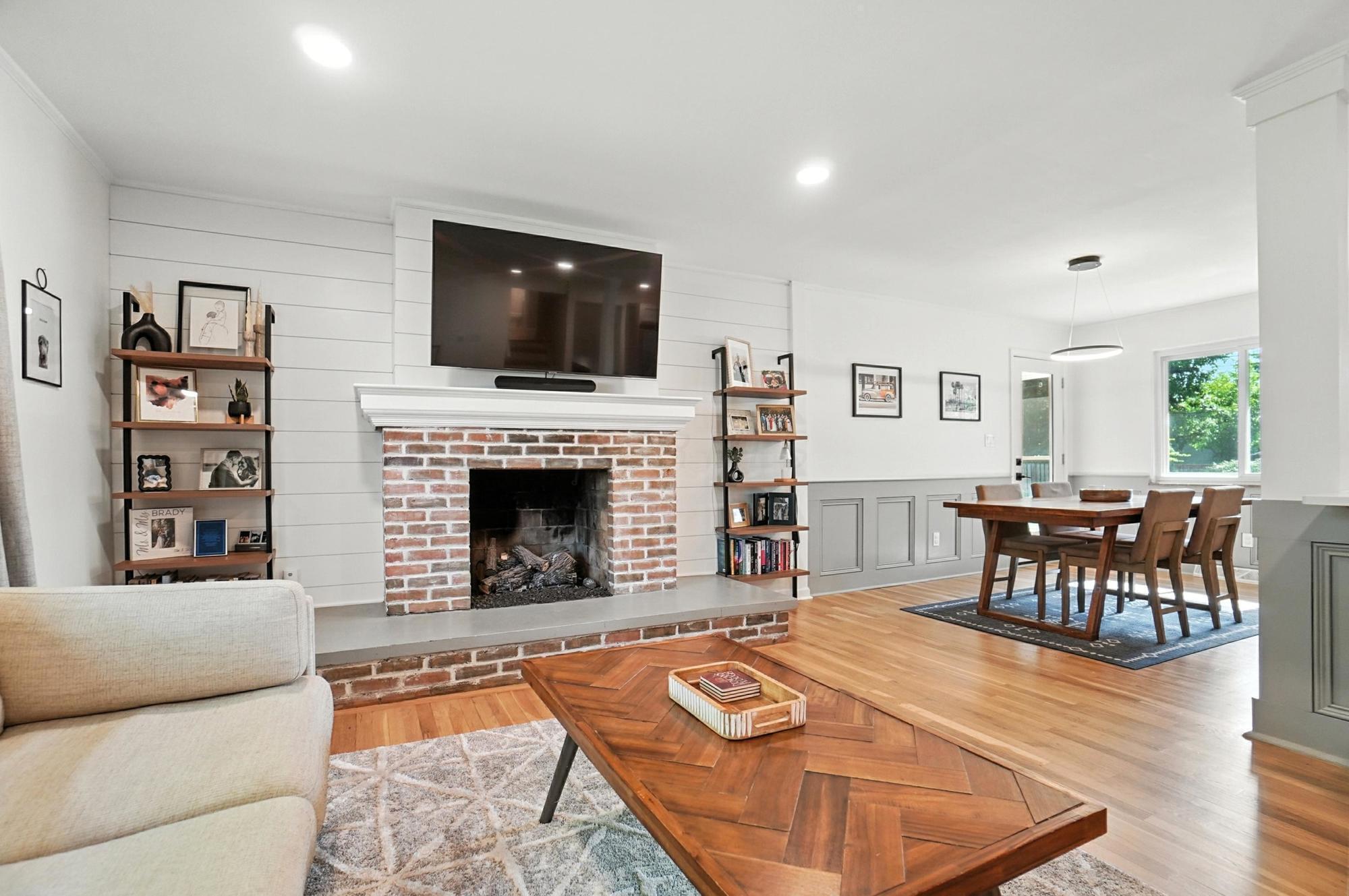 2820 Halstead Road Columbus, OH 43221 - Photo 13 of 76 Living Room