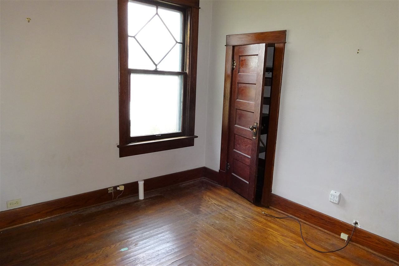 118 West 10th Street Rochester, IN 46975 - Photo 6 of 30