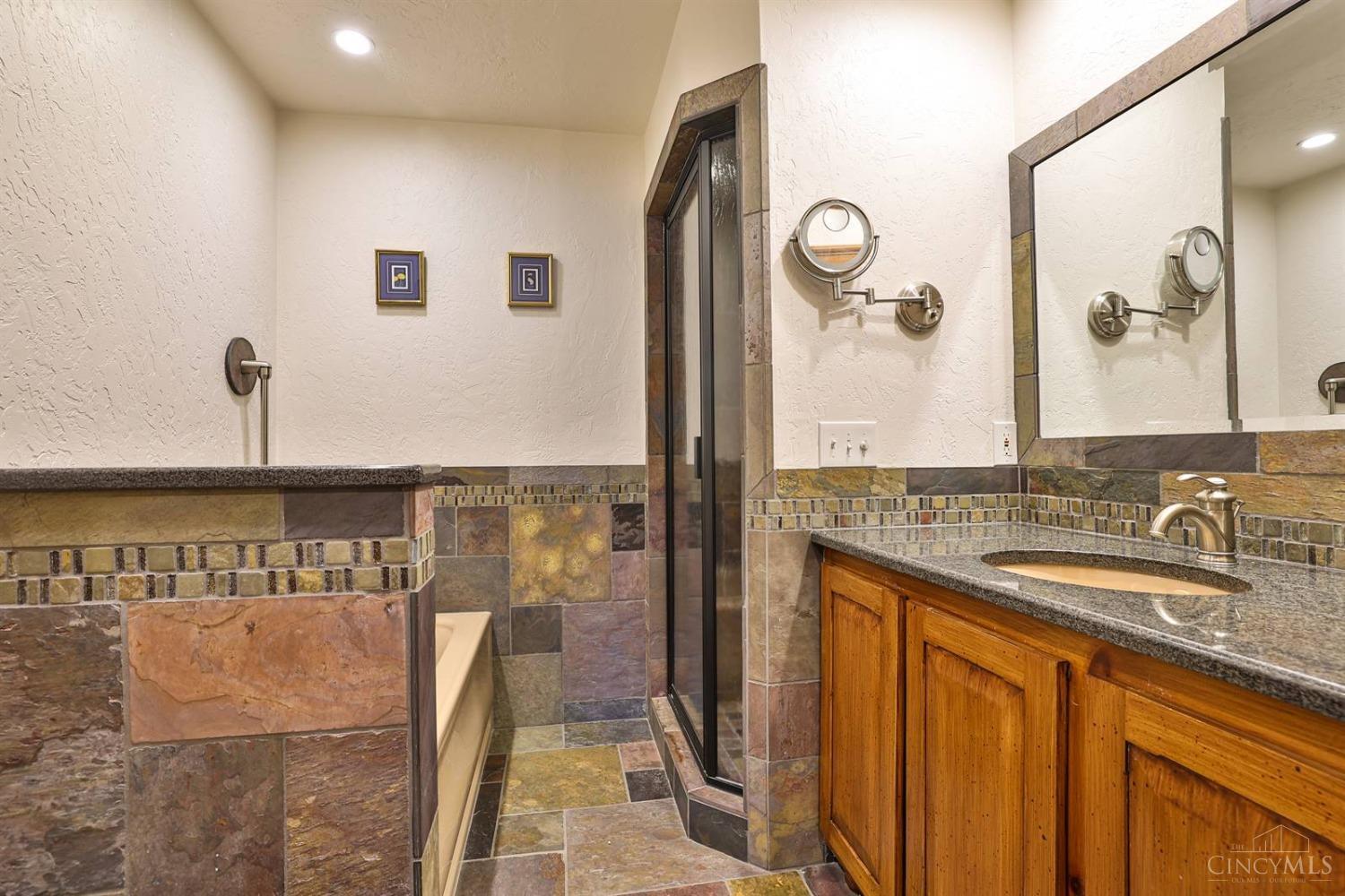 5905 Drake Road Cincinnati, OH 45243 - Photo 41 of 85