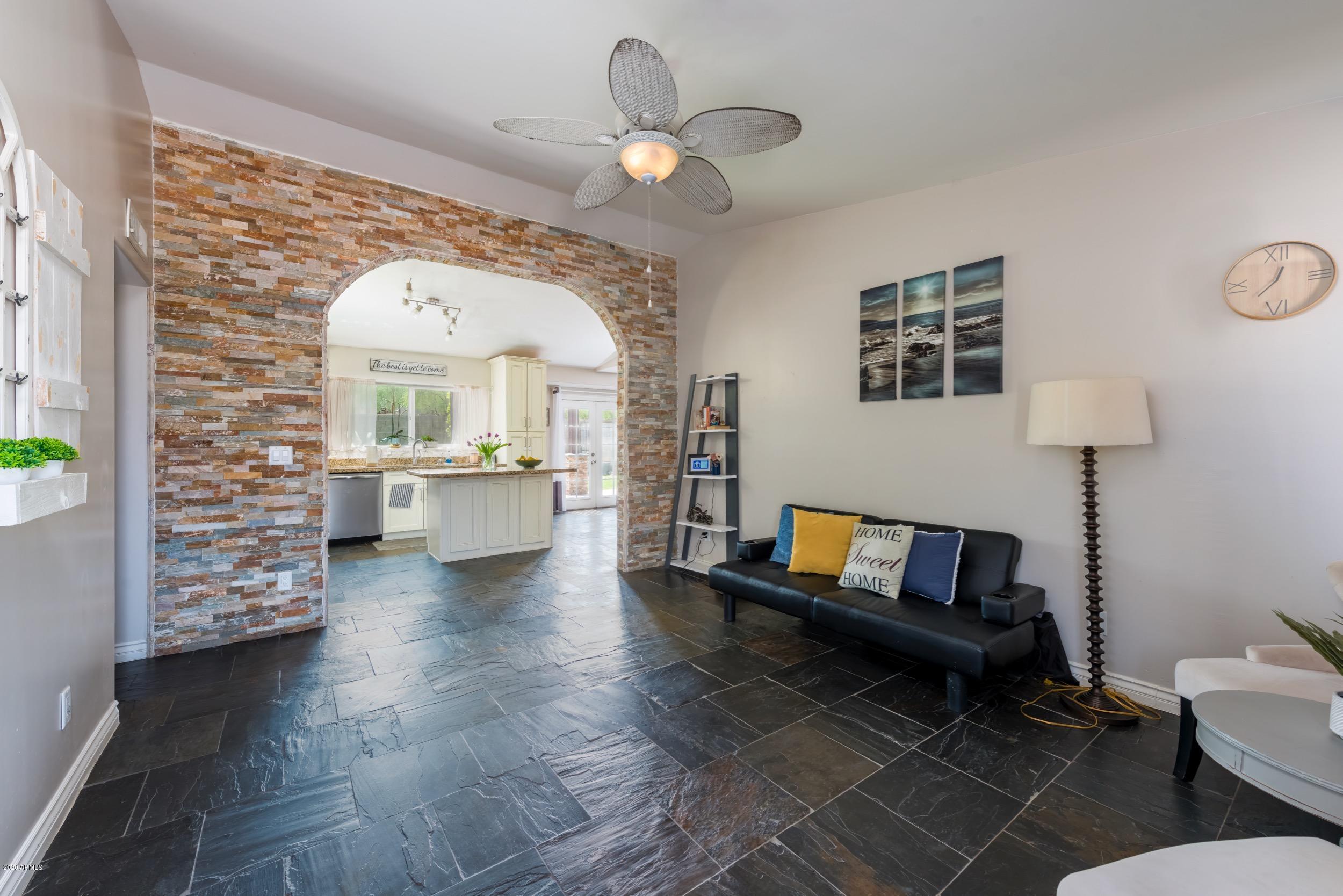 1407 East Fremont Road Phoenix, AZ 85042 - Photo 8 of 27 Spacious living room