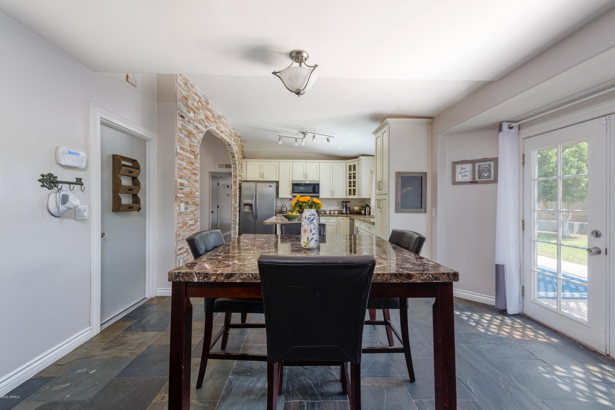 1407 East Fremont Road Phoenix, AZ 85042 - Photo 9 of 27 Eating area