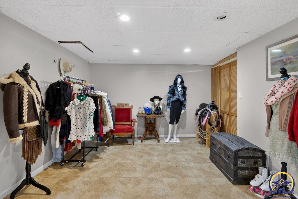 4945 Northwest Rochester Road Topeka, KS 66617 - Photo 23 of 33