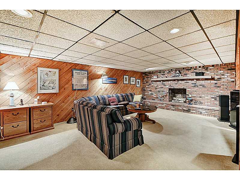 6 Chin Hill Road Westerly, RI 02891 - Photo 23 of 25 Den/Family/Great Room.