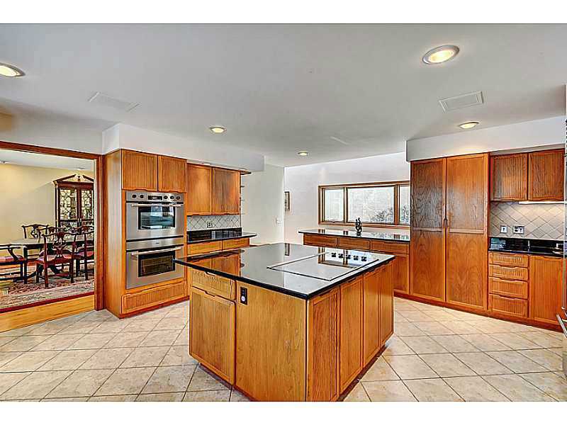 6 Chin Hill Road Westerly, RI 02891 - Photo 7 of 25 Kitchen.