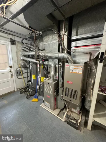 $2,000 | 2327 Hoffnagle Street, Unit 2, Philadelphia, PA 19152