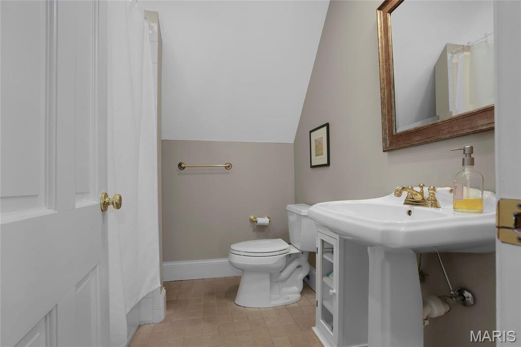 15 Chipper Road Frontenac, MO 63131 - Photo 35 of 70 Gallery Image 35