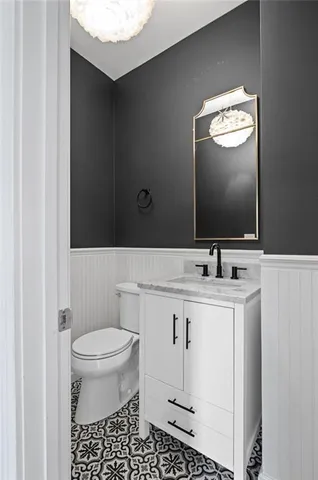 a view of a livingroom with a ceiling fan and window