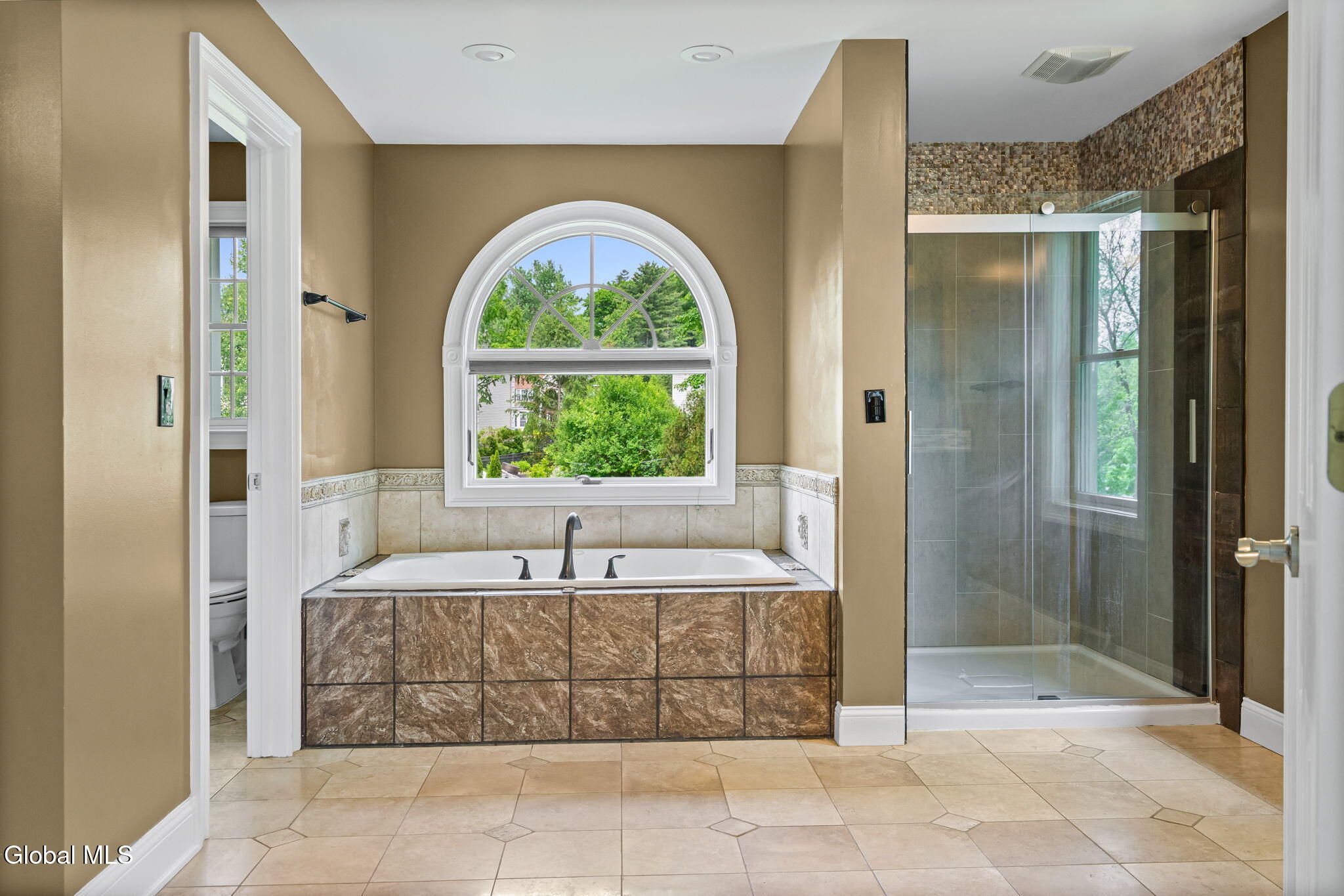 229 Menlo Park Road Niskayuna, NY 12309 - Photo 32 of 55 16-web-or-mls-229-menlo-park-rd