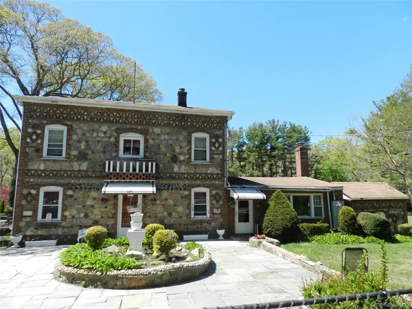 $1,250,000 | 184 Roosevelt Boulevard, Hauppauge, NY 11788