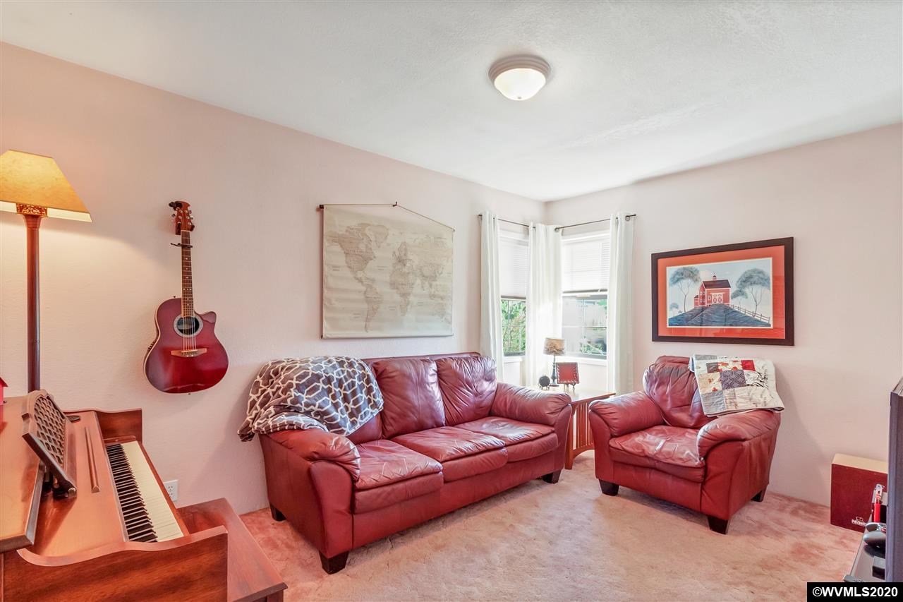 4460 Auburn Road Northeast Salem, OR 97301 - Photo 10 of 40 Gallery Image 10