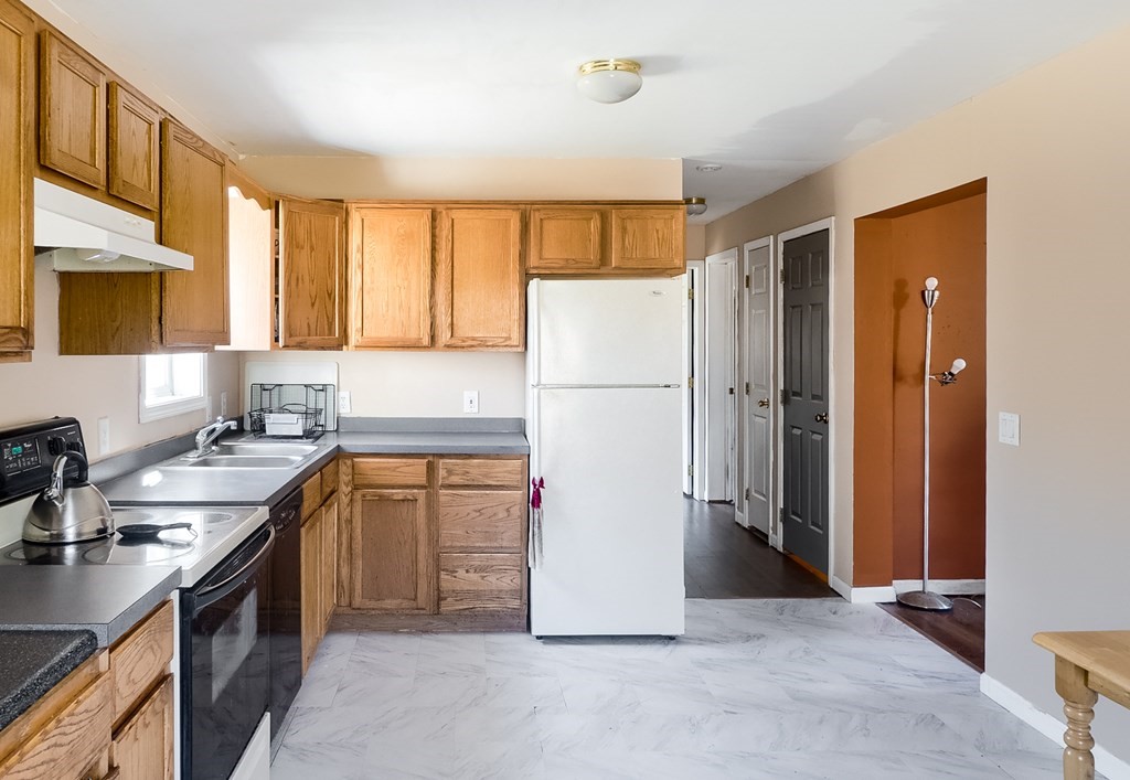 82 Ragged Hill Road Hubbardston, MA 01452 - Photo 5 of 25 Gallery Image 5