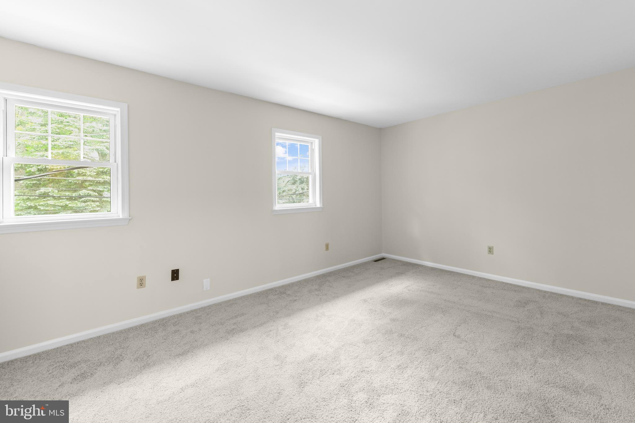 19 Reed Street Mohnton, PA 19540 - Photo 10 of 18 an empty room with a window