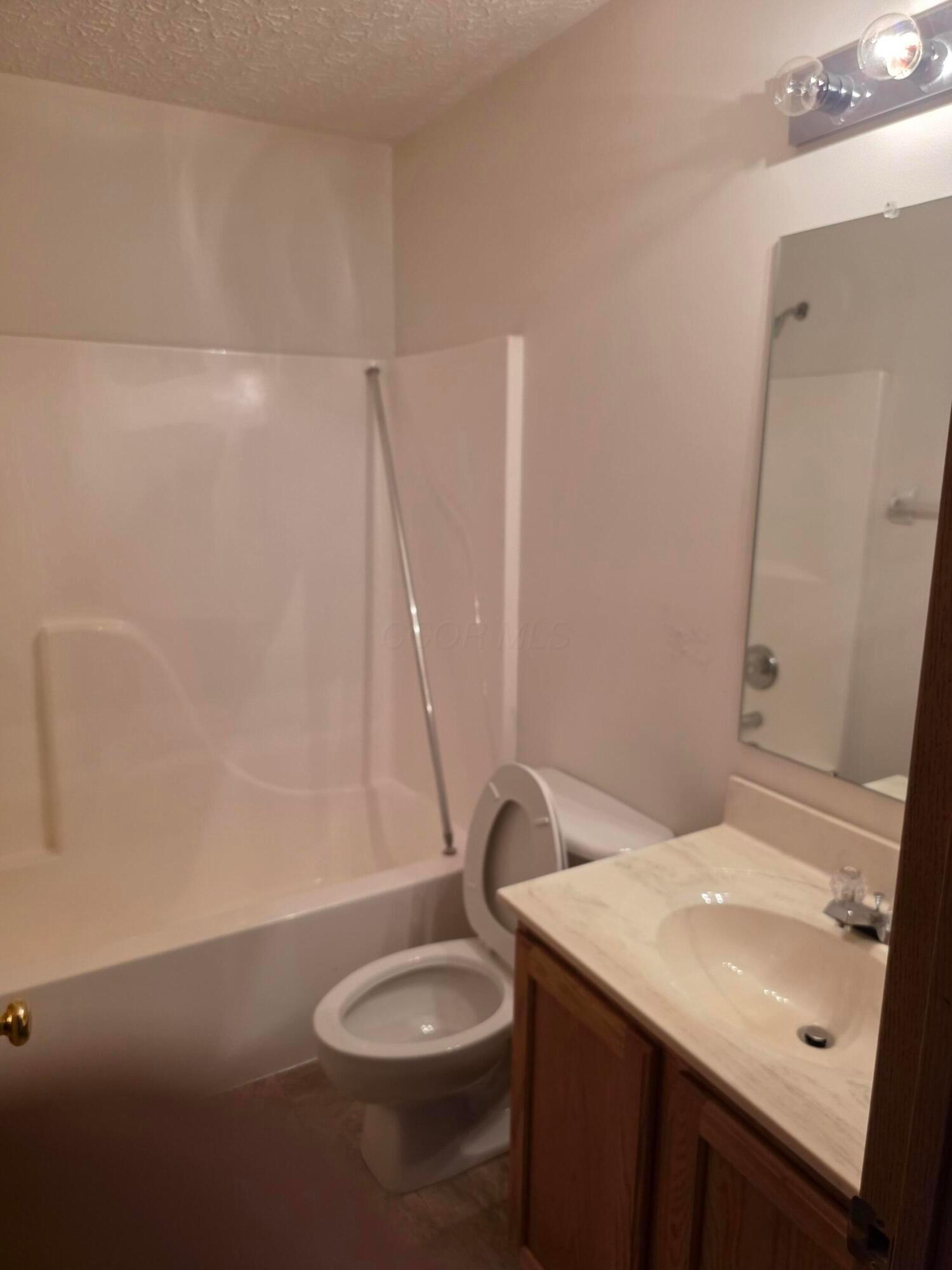 2049 Margo Road Columbus, OH 43229 - Photo 9 of 11 full bath