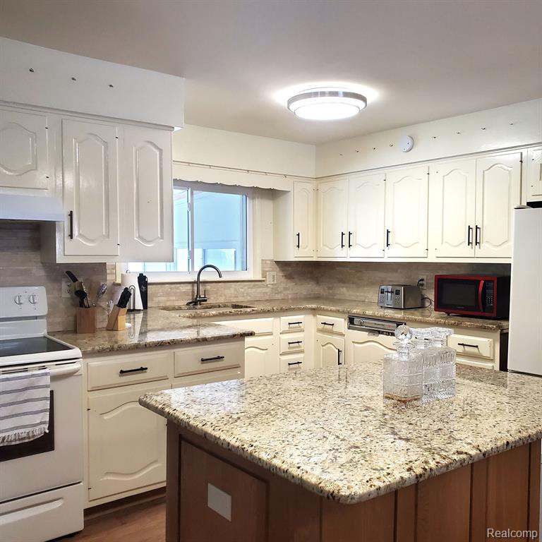 4153 Hackberry Road Bridgeport, MI 48722 - Photo 10 of 53