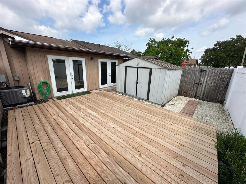 1715 Oak Branch Court, Unit 1715 Brandon, FL 33511 - Photo 15 of 15 a backyard of a house