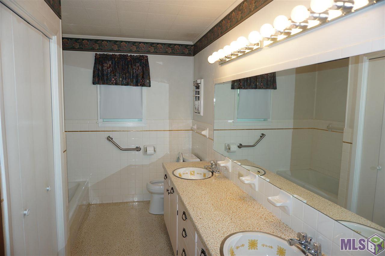 206 4 Point Drive Raceland, LA 70394 - Photo 10 of 31