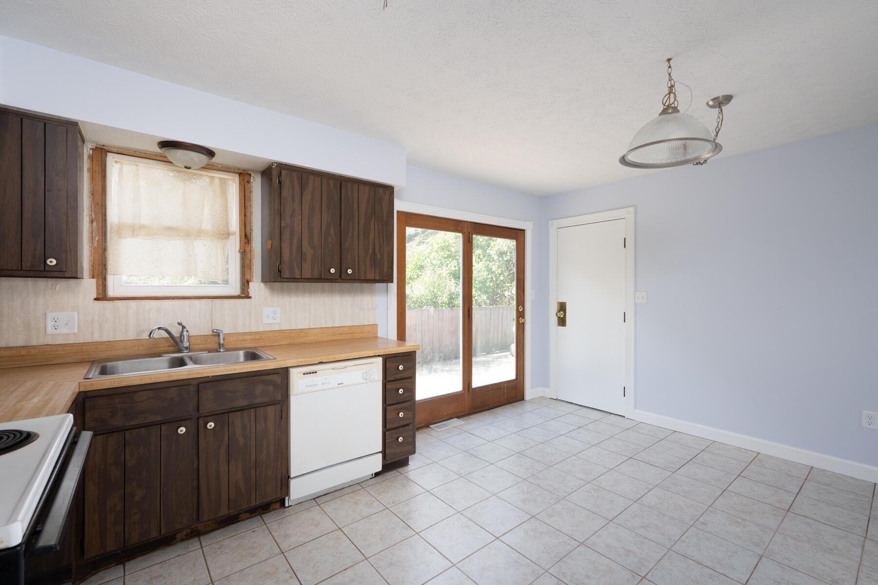 136 East Branch Road Delaware, OH 43015 - Photo 24 of 36 Kitchen