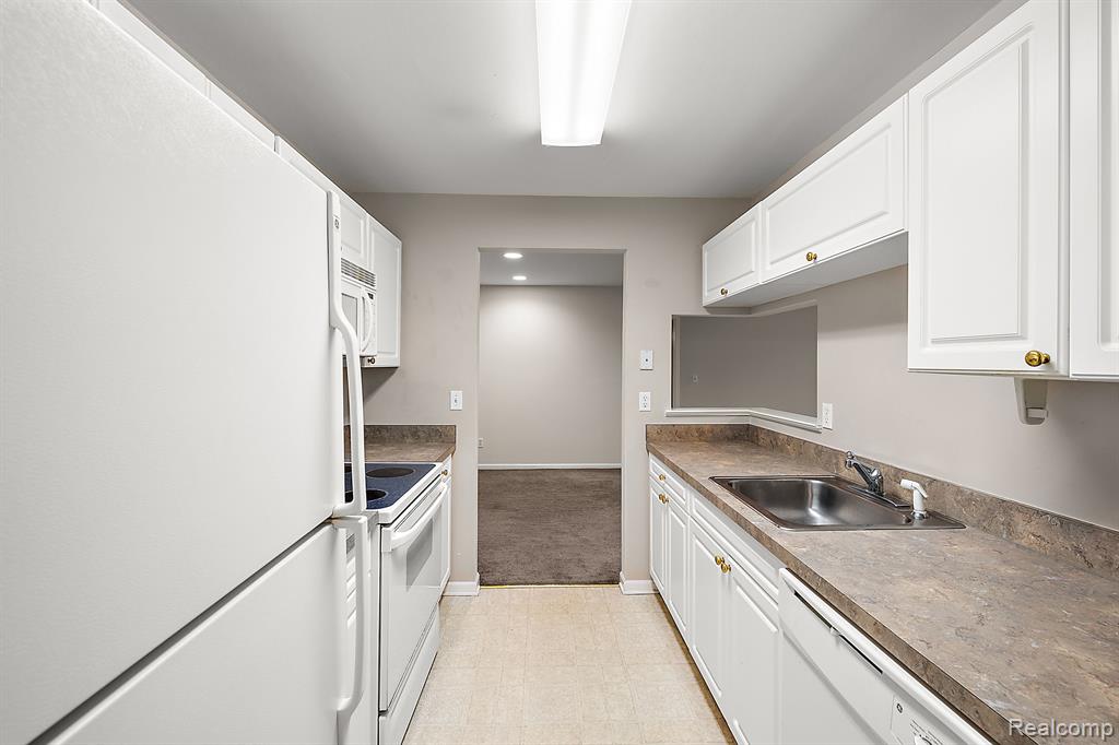 3707 Oakmonte Boulevard Rochester, MI 48306 - Photo 19 of 35