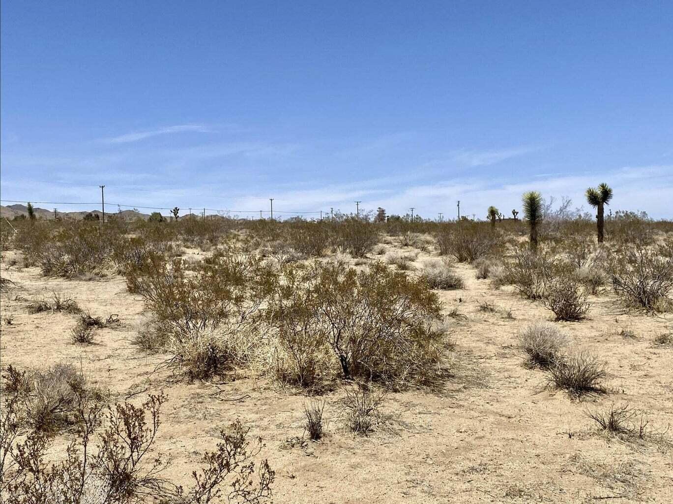 205 Old Woman Springs Road Yucca Valley, CA 92284 - Photo 23 of 33 a view of roof with city view