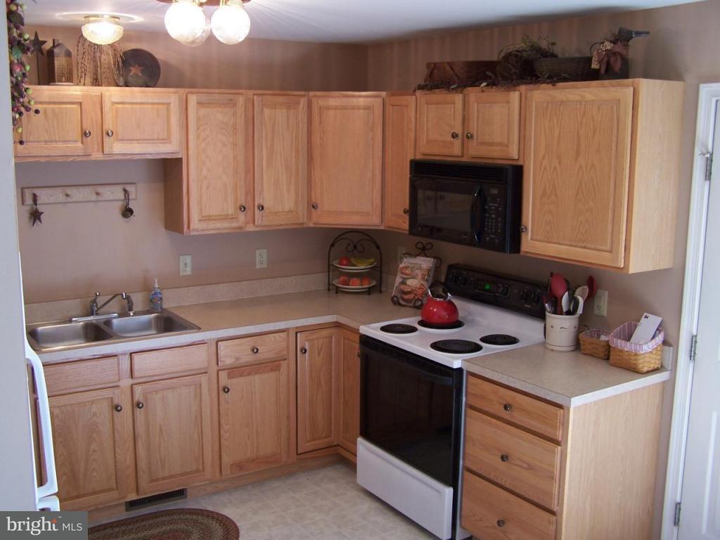 632 Chickadee Drive Lititz, PA 17543 - Photo 8 of 29 Gallery Image 8