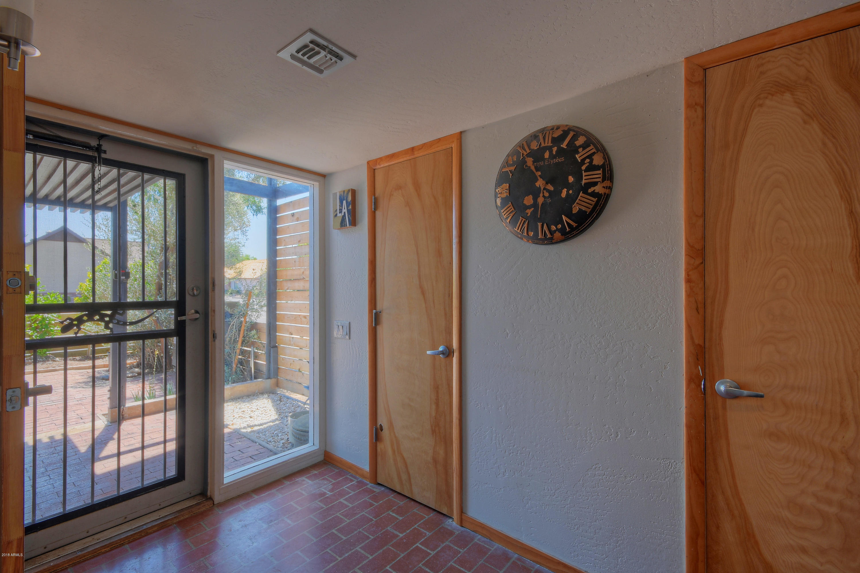 7110 North 7th Avenue Phoenix, AZ 85021 - Photo 15 of 20 7110 N 7t-004-18-Foyer-MLS_Size