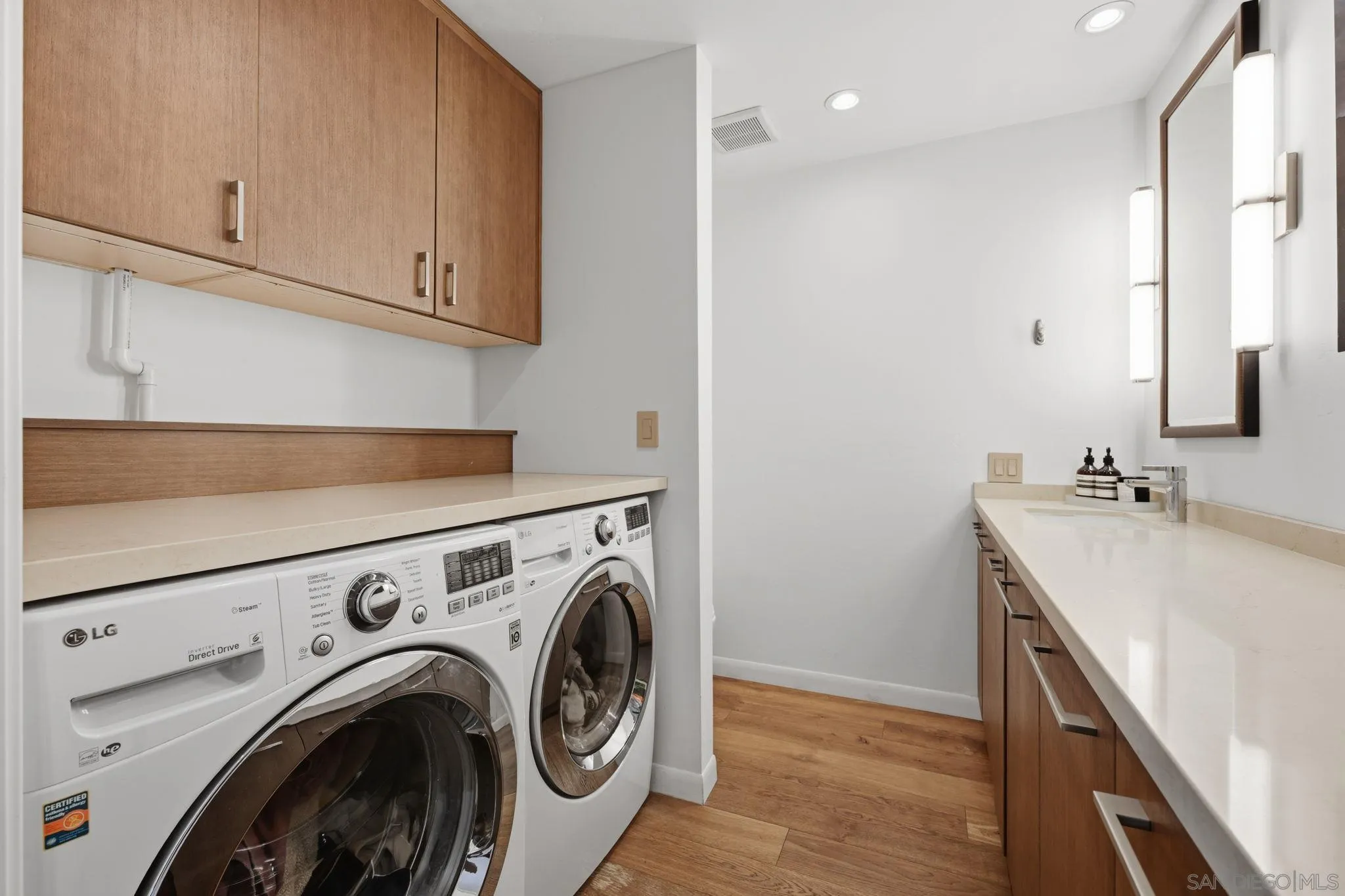 1663 Guy Street San Diego, CA 92103 - Photo 6 of 30 a utility room with dryer and washer