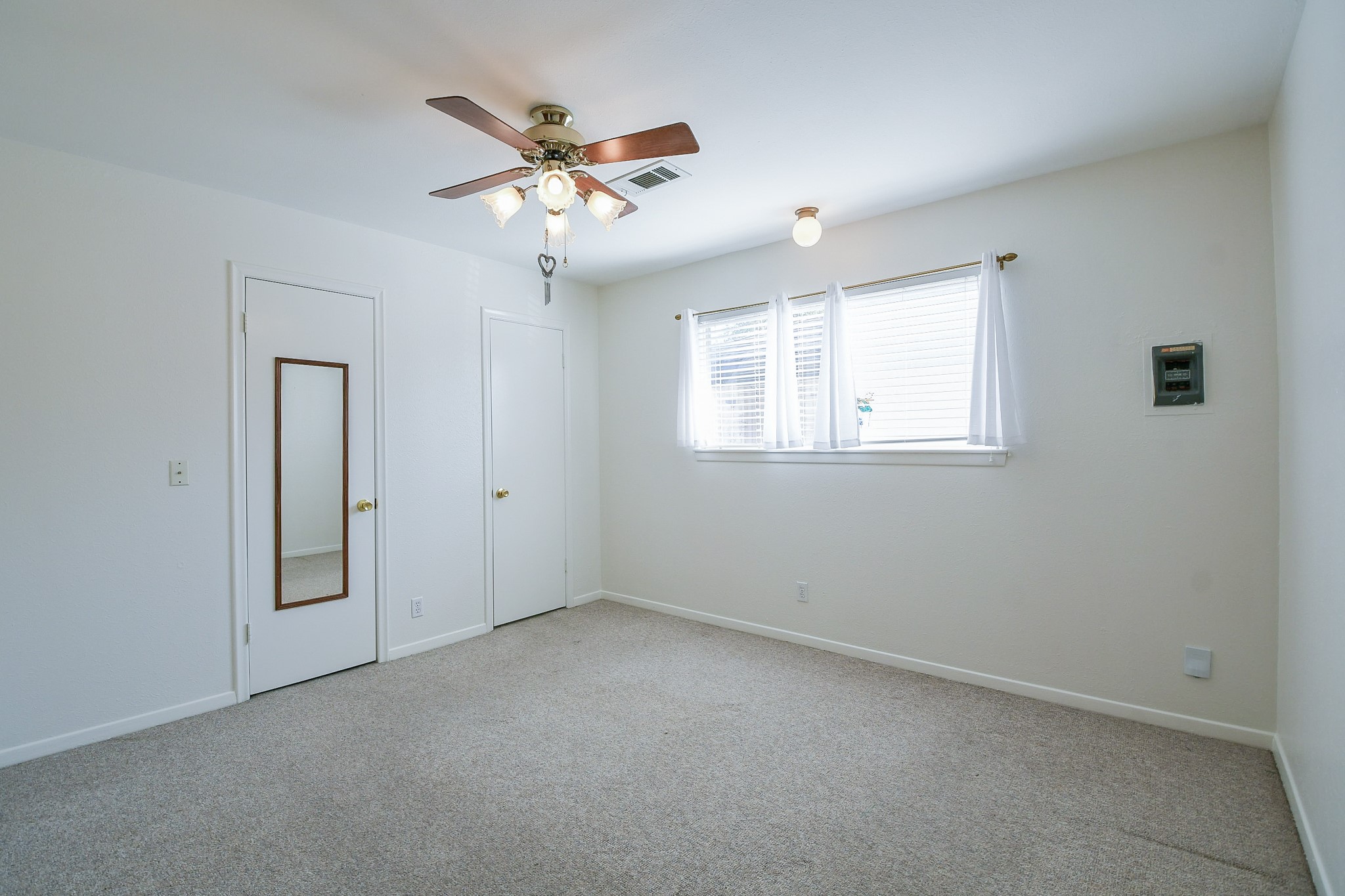 129 Cannon Street Clute, TX 77531 - Photo 16 of 28 an empty room with windows and fan