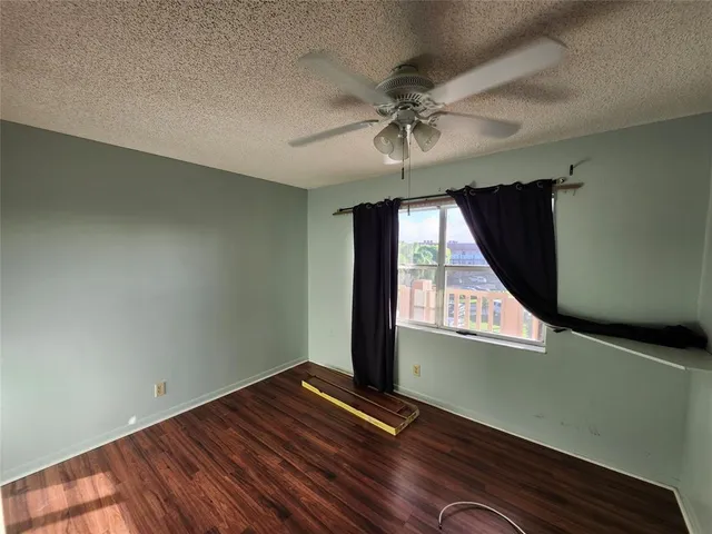 $109,900 | 9661 Sunrise Lakes Boulevard, Unit 302, Sunrise, FL 33322