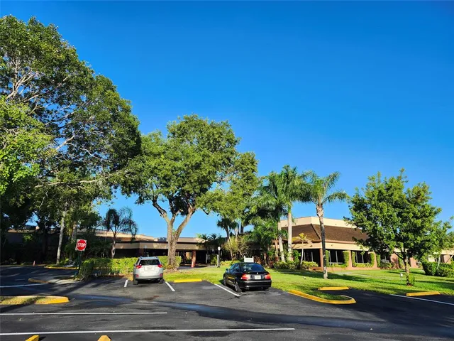 $109,900 | 9661 Sunrise Lakes Boulevard, Unit 302, Sunrise, FL 33322