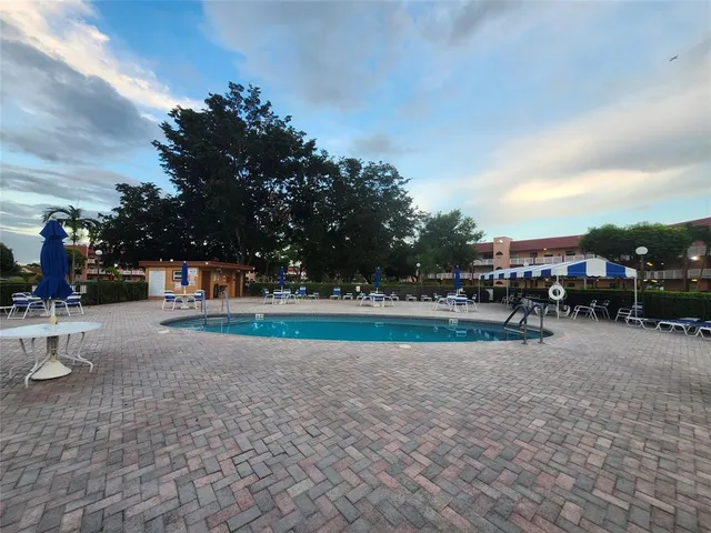 $109,900 | 9661 Sunrise Lakes Boulevard, Unit 302, Sunrise, FL 33322