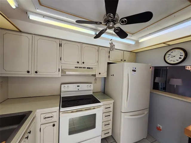 $109,900 | 9661 Sunrise Lakes Boulevard, Unit 302, Sunrise, FL 33322