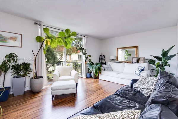 $2,800 | 1651 Northeast 115th Street, Unit 28C, Miami, FL 33181