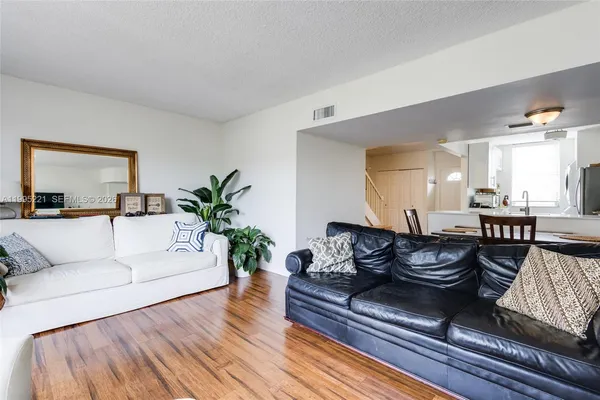 $2,800 | 1651 Northeast 115th Street, Unit 28C, Miami, FL 33181