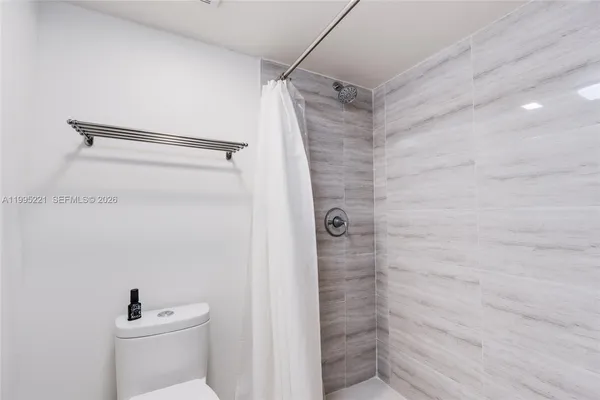 $2,800 | 1651 Northeast 115th Street, Unit 28C, Miami, FL 33181