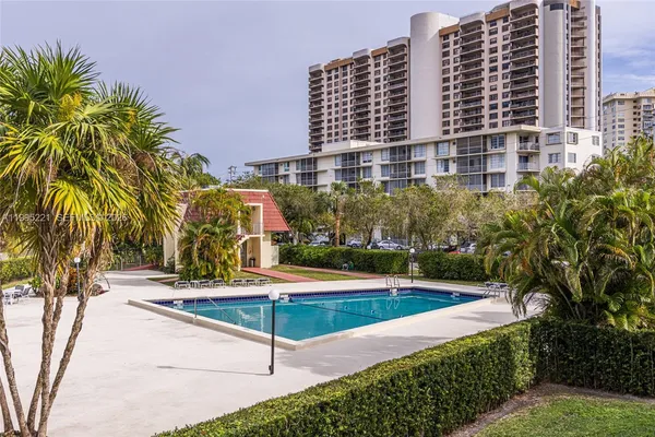 $2,800 | 1651 Northeast 115th Street, Unit 28C, Miami, FL 33181