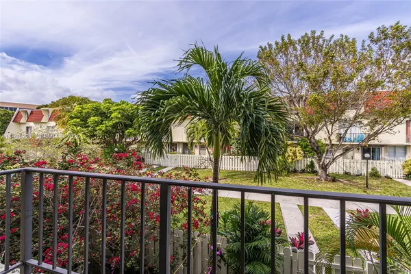 $2,800 | 1651 Northeast 115th Street, Unit 28C, Miami, FL 33181