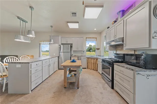 $985,000 | 200 Cr 481e Lott Tx 76656, Lott, TX 76656