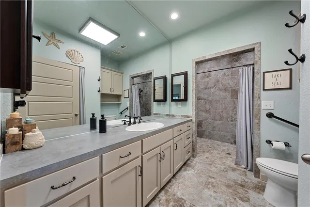 $985,000 | 200 Cr 481e Lott Tx 76656, Lott, TX 76656