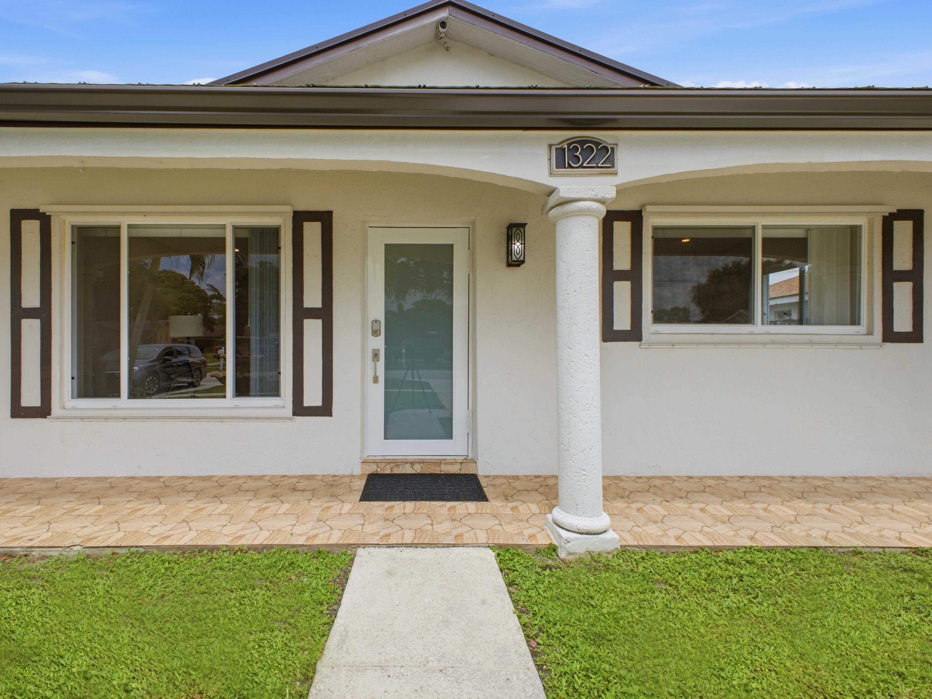 1320 Riverside Circle, Unit 1322 Wellington, FL 33414 - Photo 5 of 37 Entry Porch