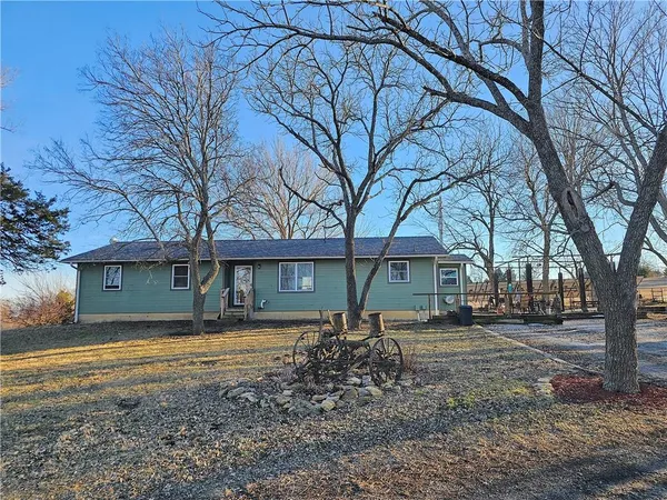 $499,000 | 31881 Northwest Barton Road, Garnett, KS 66032