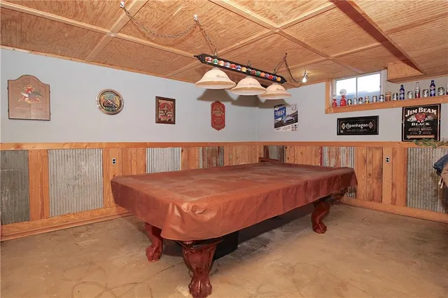 $525,000 | 31881 Northwest Barton Road, Garnett, KS 66032