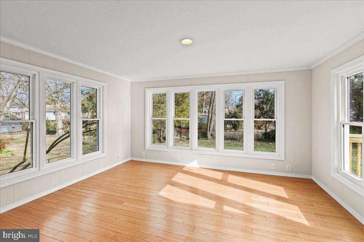 8317 Fort Hunt Road Alexandria, VA 22308 - Photo 9 of 36 Sunroom