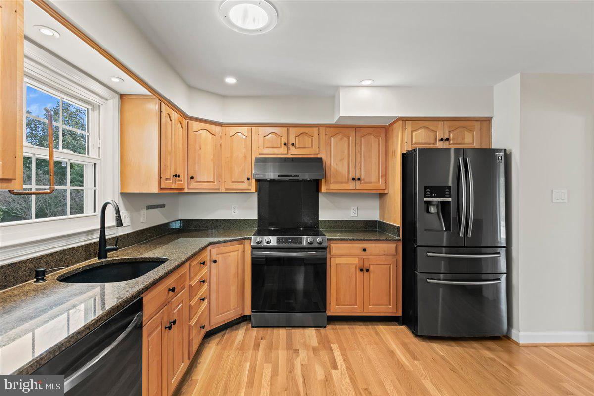 8317 Fort Hunt Road Alexandria, VA 22308 - Photo 11 of 36 Kitchen with solartube
