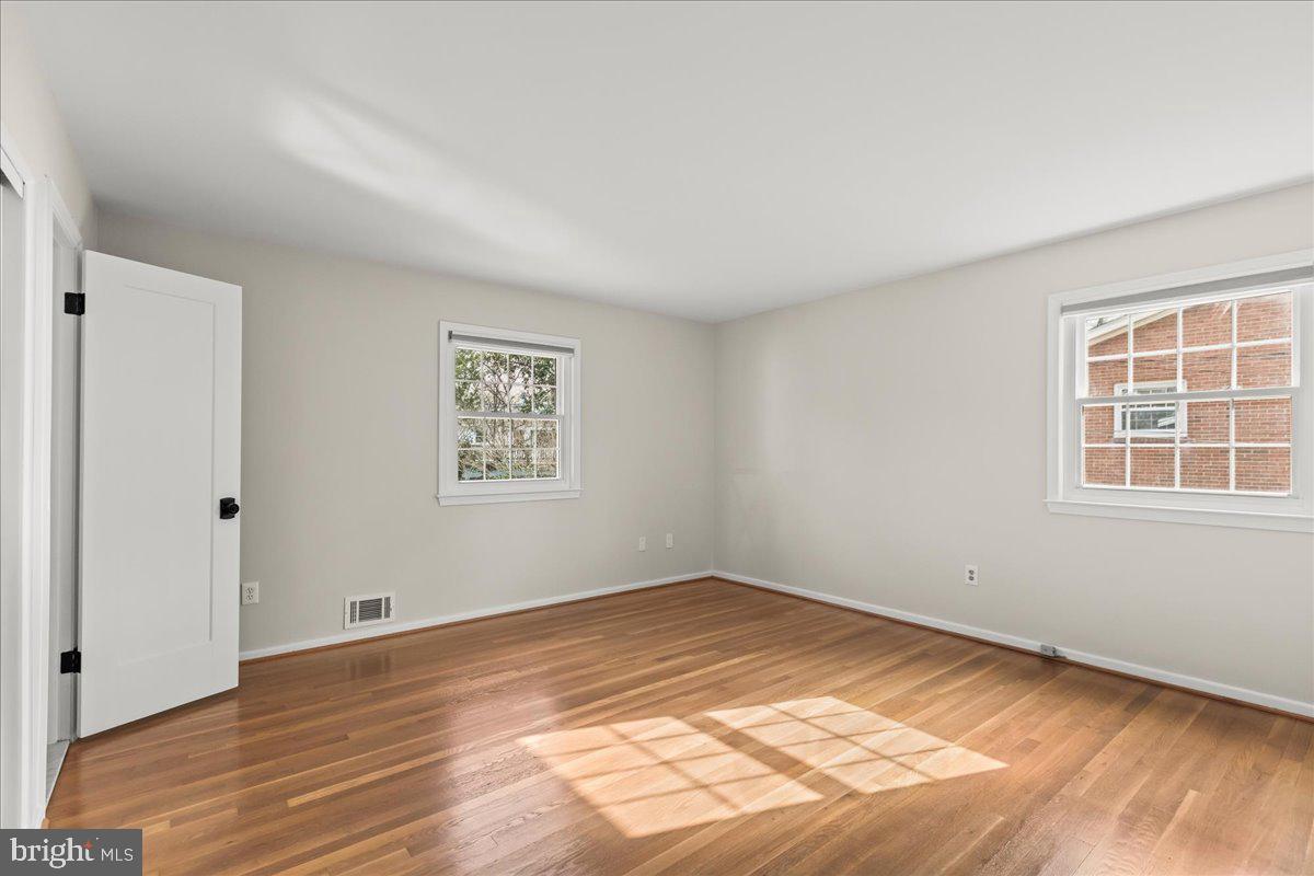 8317 Fort Hunt Road Alexandria, VA 22308 - Photo 22 of 36 Refinished Hardwood Floors
