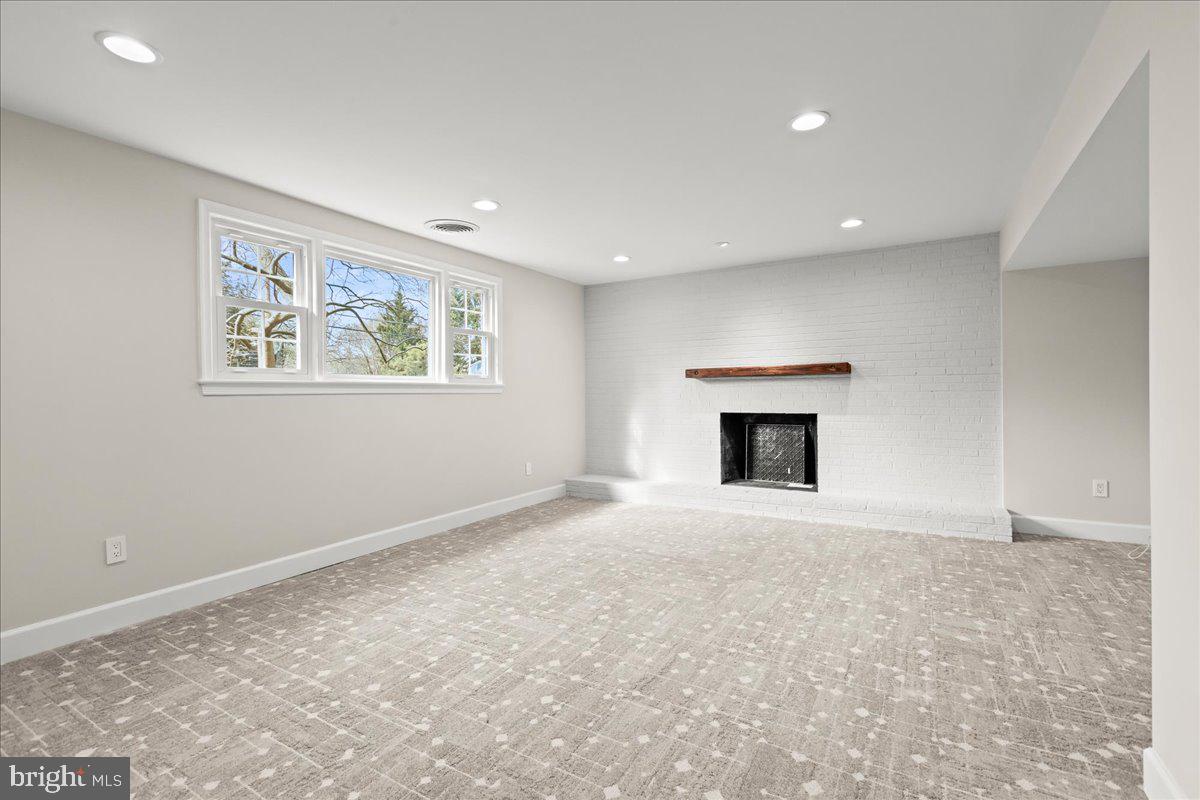 8317 Fort Hunt Road Alexandria, VA 22308 - Photo 27 of 36 Wood Burning Firepalce