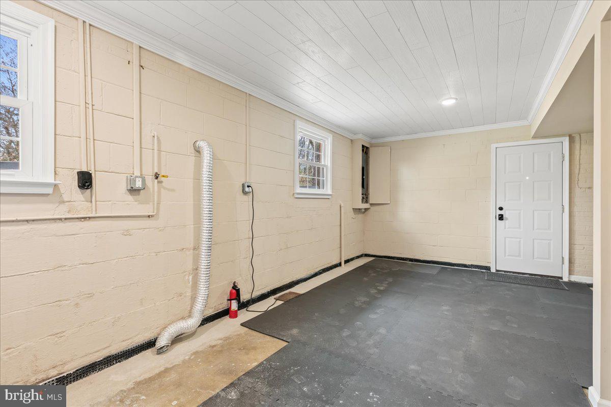 8317 Fort Hunt Road Alexandria, VA 22308 - Photo 29 of 36 Walk up stairs to backyard