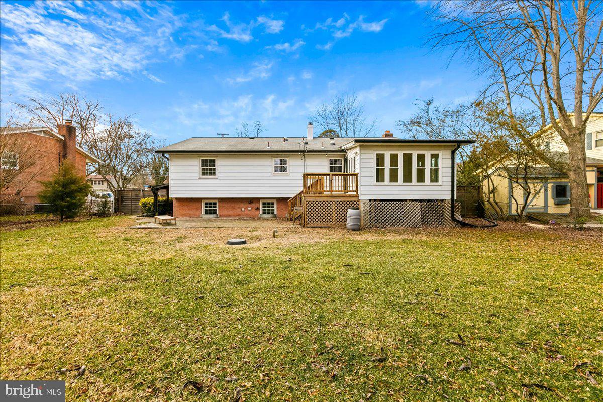 8317 Fort Hunt Road Alexandria, VA 22308 - Photo 31 of 36 Large flat fenced yard