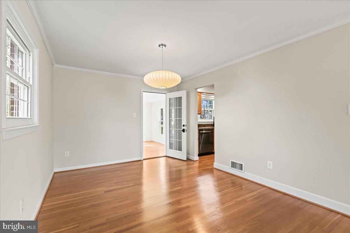 8317 Fort Hunt Road Alexandria, VA 22308 - Photo 8 of 36 Dining area