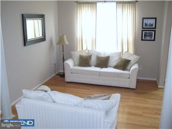 19 Point Road Blackwood, NJ 08012 - Photo 3 of 12 Living Room