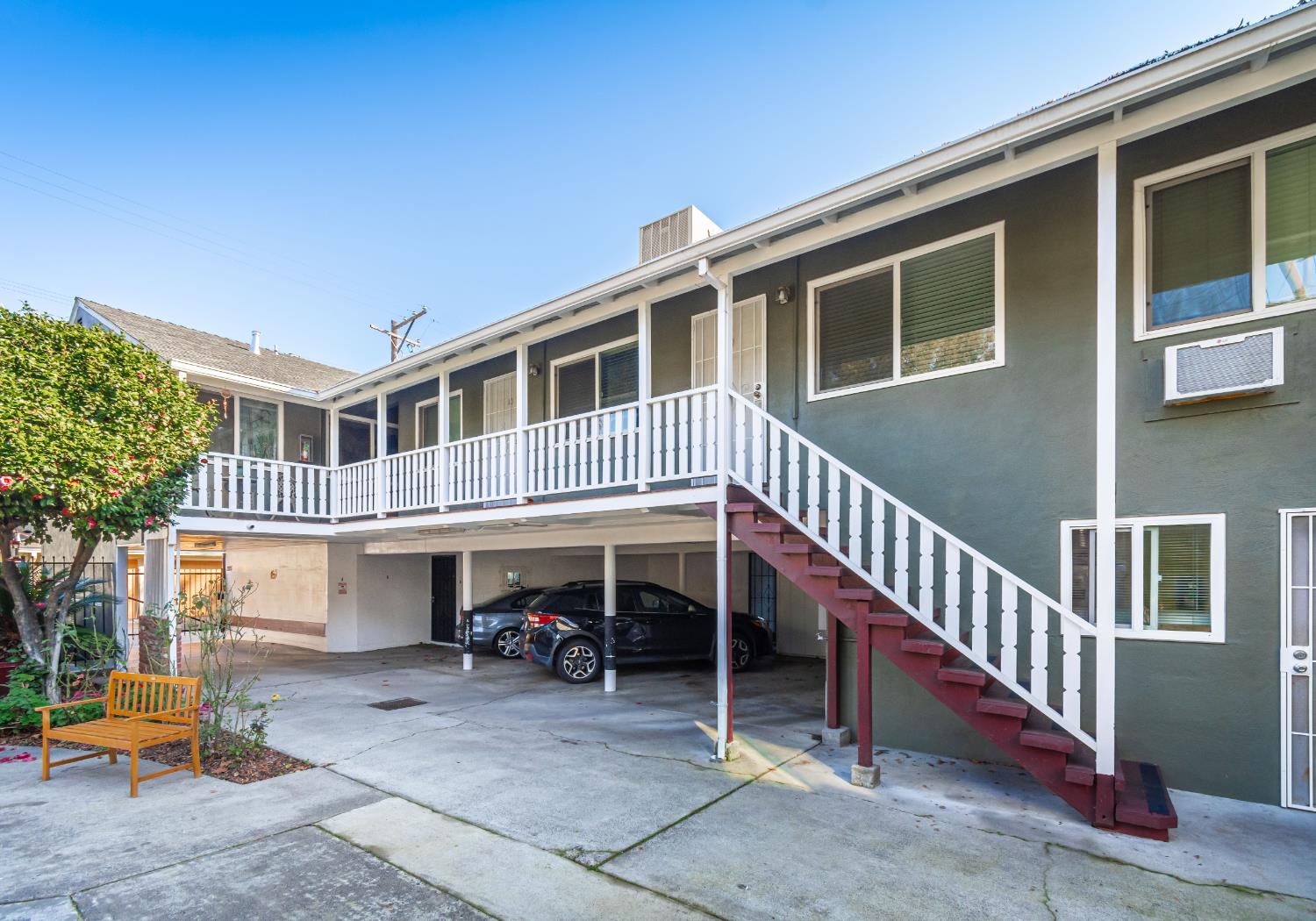 2811 F Street Sacramento, CA 95816 - Photo 5 of 22 a view of a building with sitting area